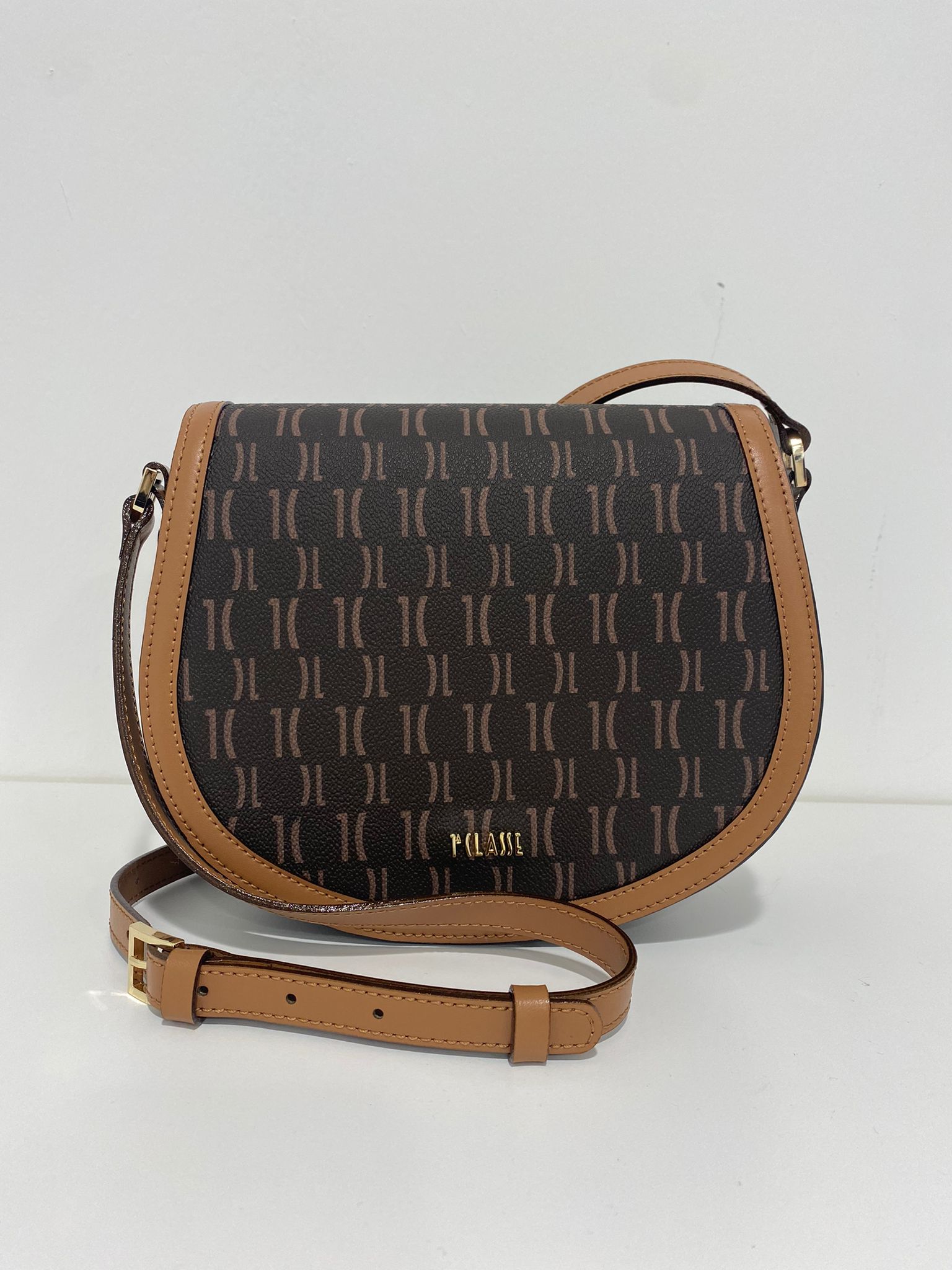 Monogram Tracolla con patta Cuoio