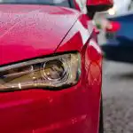 Jak usunąć pęknięcie reflektora: prosta sztuczka dostępna dla wszystkich kierowców