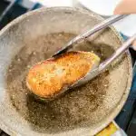 Po co wlewać sok z cytryny na patelnię przed smażeniem